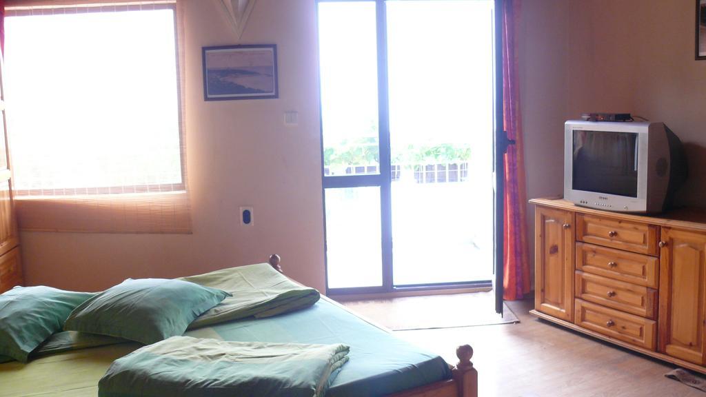 Villa Climate Guest House Varna Bagian luar foto
