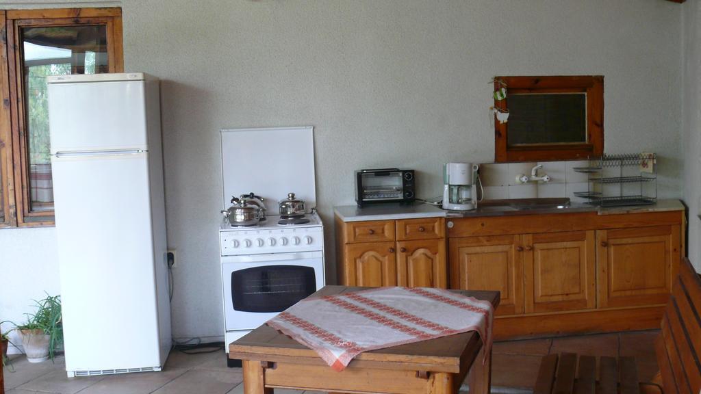 Villa Climate Guest House Varna Bagian luar foto