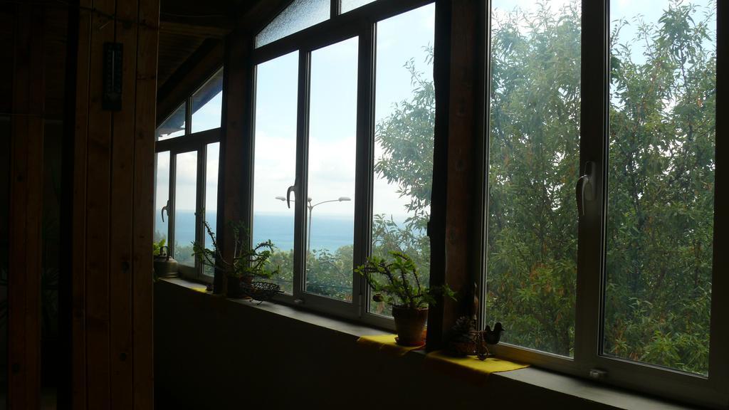 Villa Climate Guest House Varna Bagian luar foto