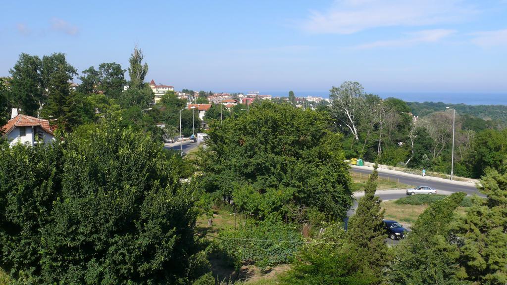 Villa Climate Guest House Varna Bagian luar foto